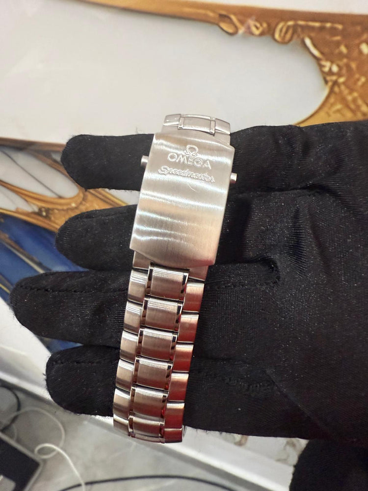 Omega Speedmaster legend